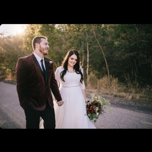 Plus size modest wedding gown - Picture 3 of 4